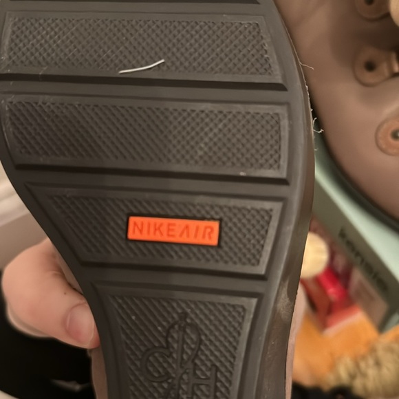 BRAND NEW WINTER BOOTS NEVER WORN PLS BUYYYY - Picture 5 of 5